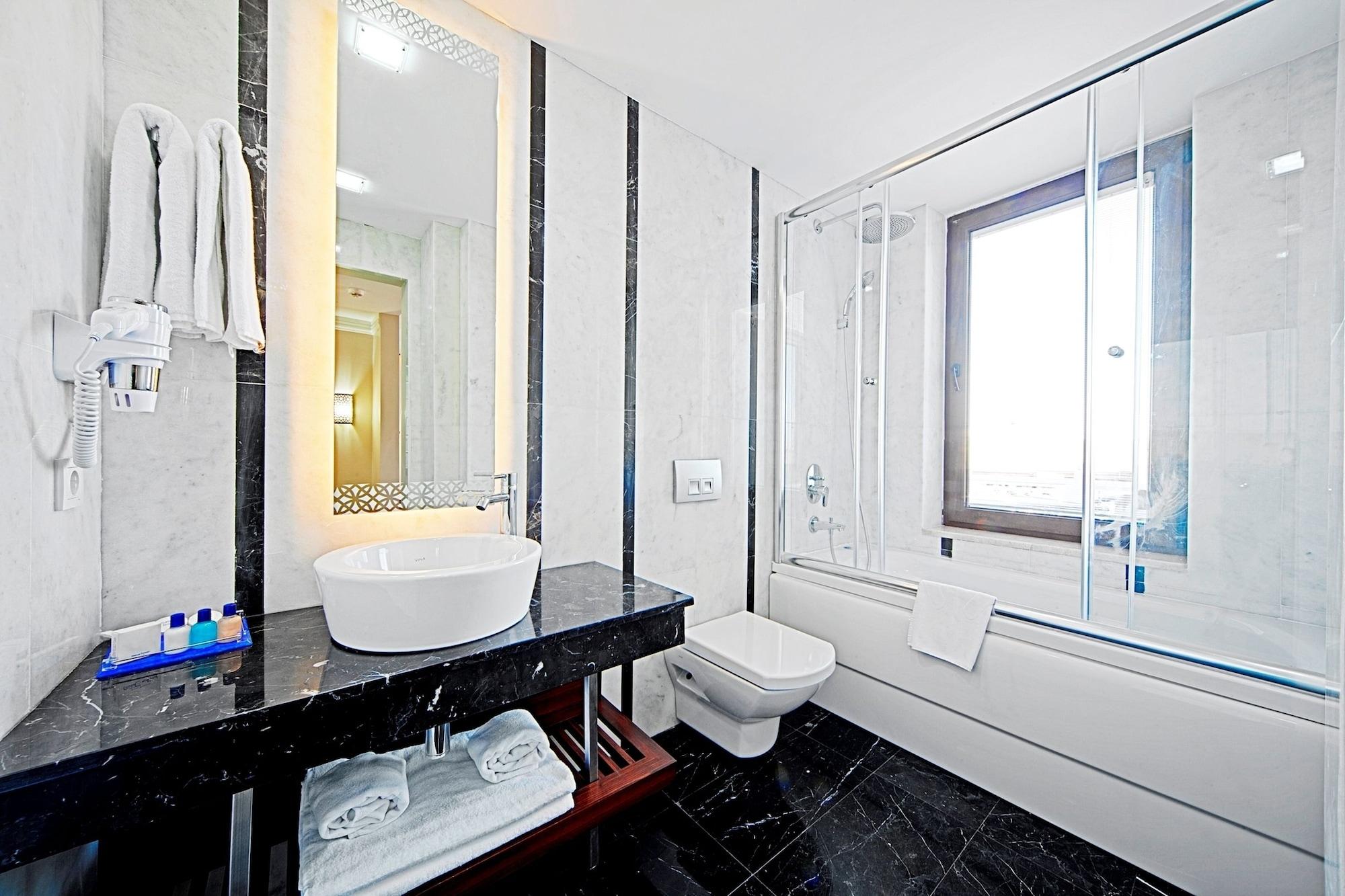 Azade Suites Istanbul Bagian luar foto